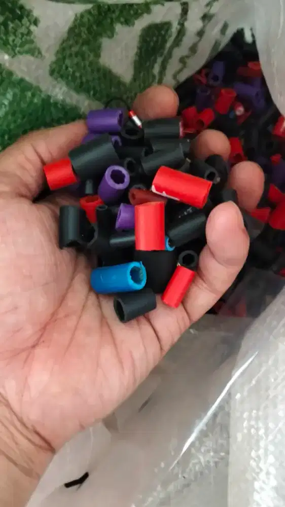 Potongan kulit kabel pvc silicon random campur besar dan warna