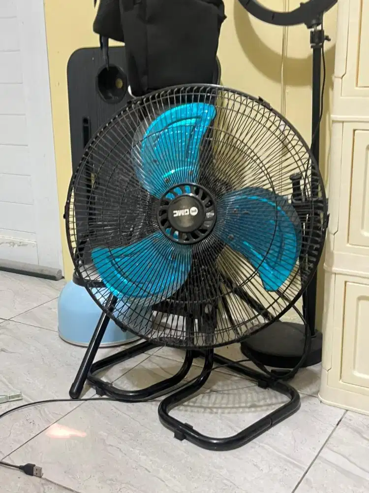 Dijual Kipas Angin dan Kursi