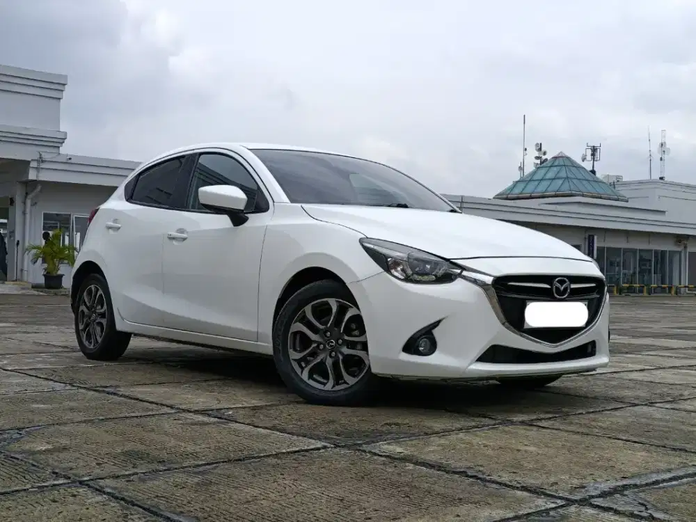 Mazda 2 R Skyactiv 1.5 AT 2014