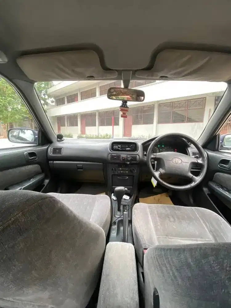 toyota corolla (2000)