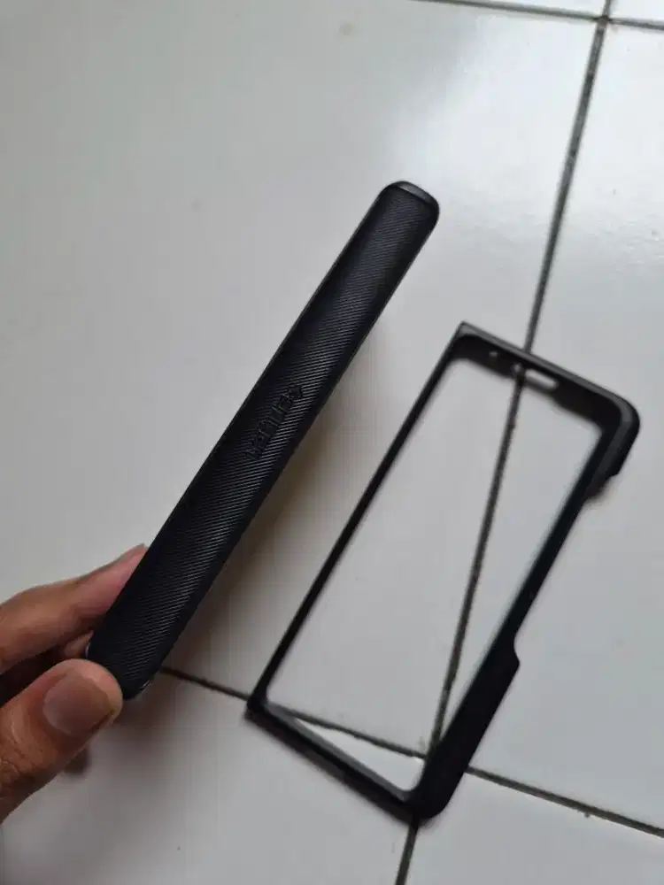 Casing Fold 5 merek ORI SPIGEN Case