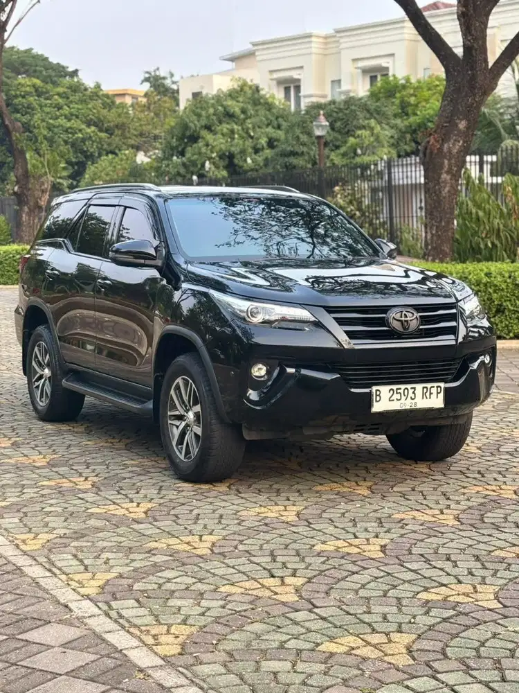 CASH Toyota Fortuner VRZ 2.4 Diesel 2018 Hitam