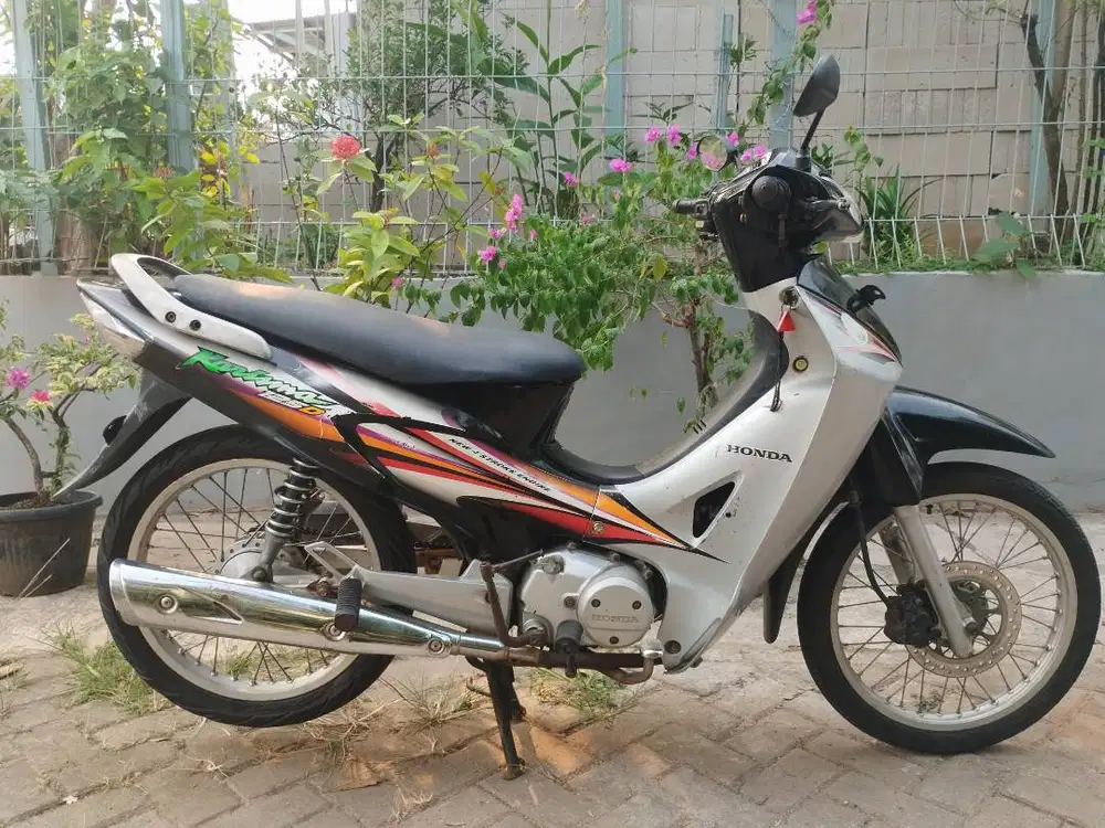 Honda karisma 2003