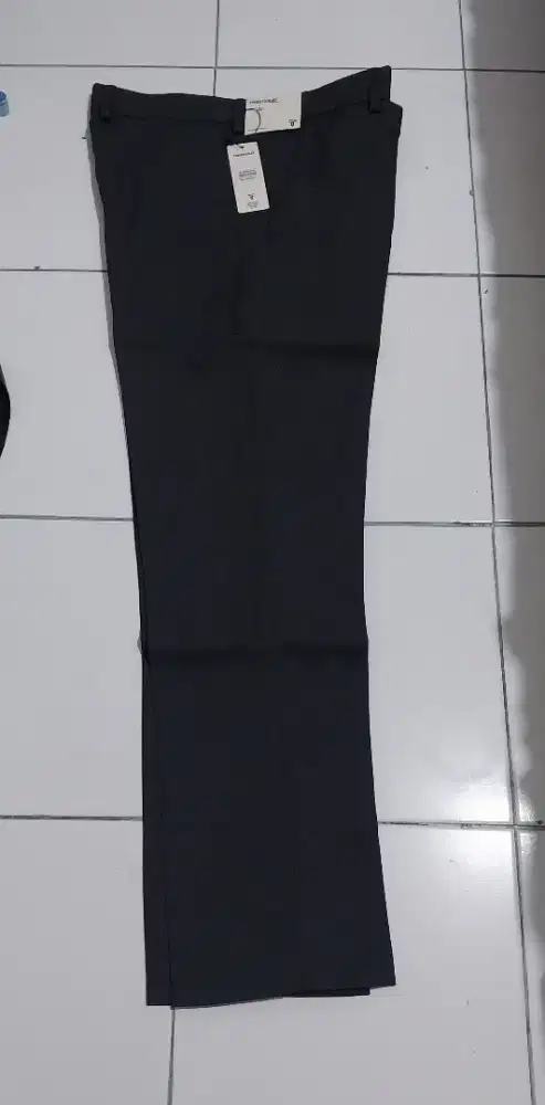 Celana formal pria size 32, semiwol, baru beli, kekecilan