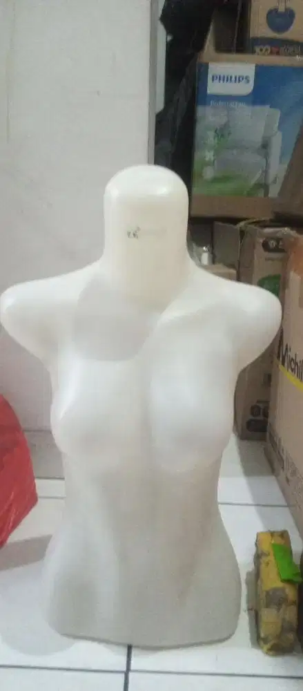 patung setengah badan plastik