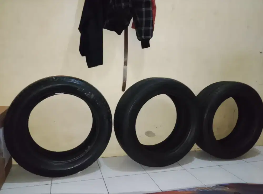 Ban copotan Bridgestone dan Dunlop Sp