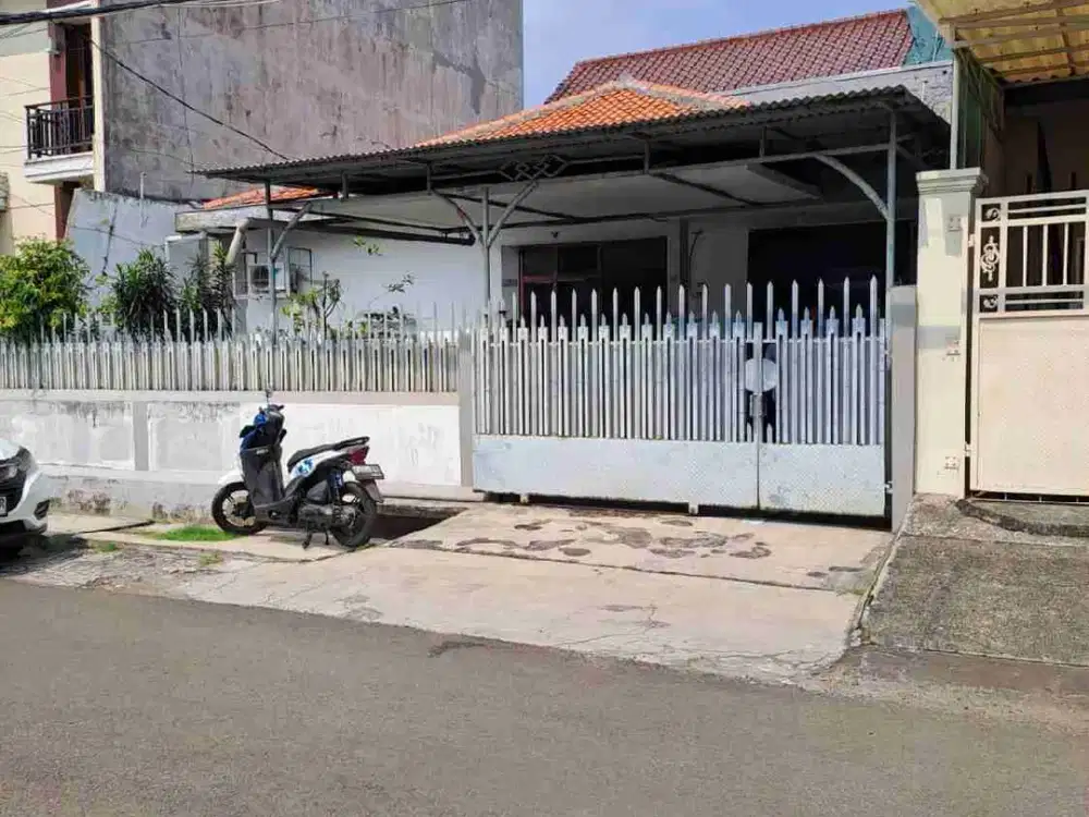 Rumah lama di Sunrise Garden Jakarta Barat