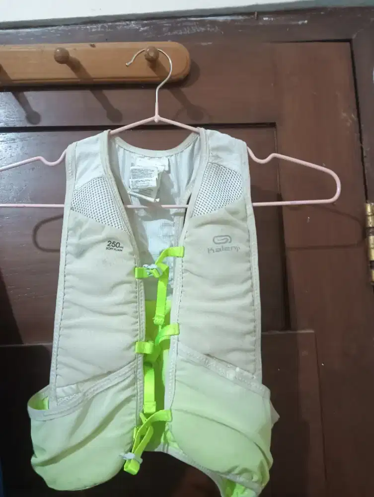 RUNNING VEST DECALTHON