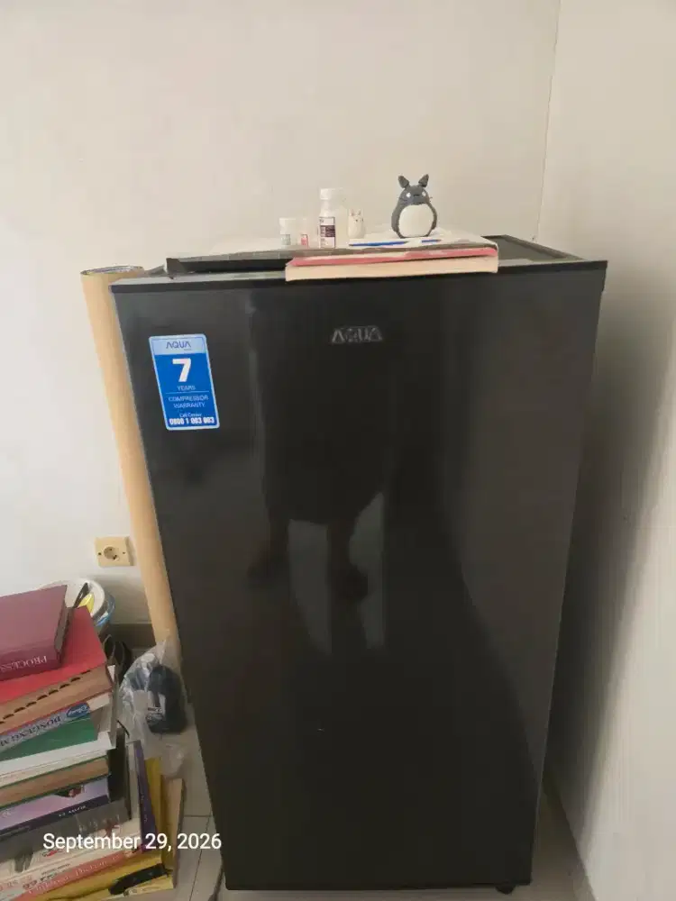Kulkas 1 pintu merk aqua.