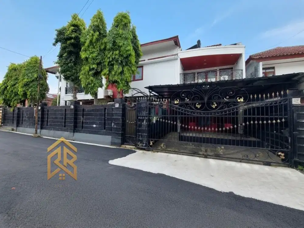 Rumah Hoek Siap Huni Bangunan Mewah Classic Modern Cocok untuk Tempat Usaha / Kantor Area Dago di Cisitu Kota Bandung
