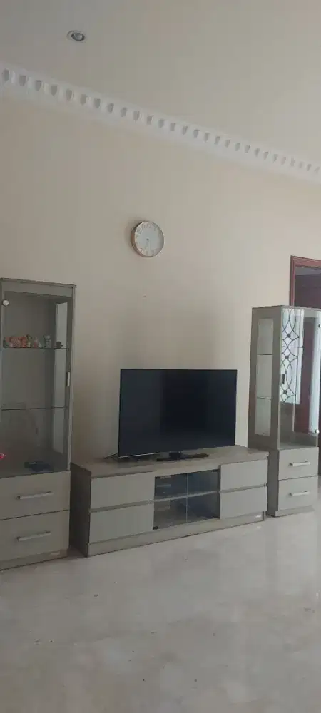 Console/buffet utk TV (ruang tamu/ruang keluarga/kantor)