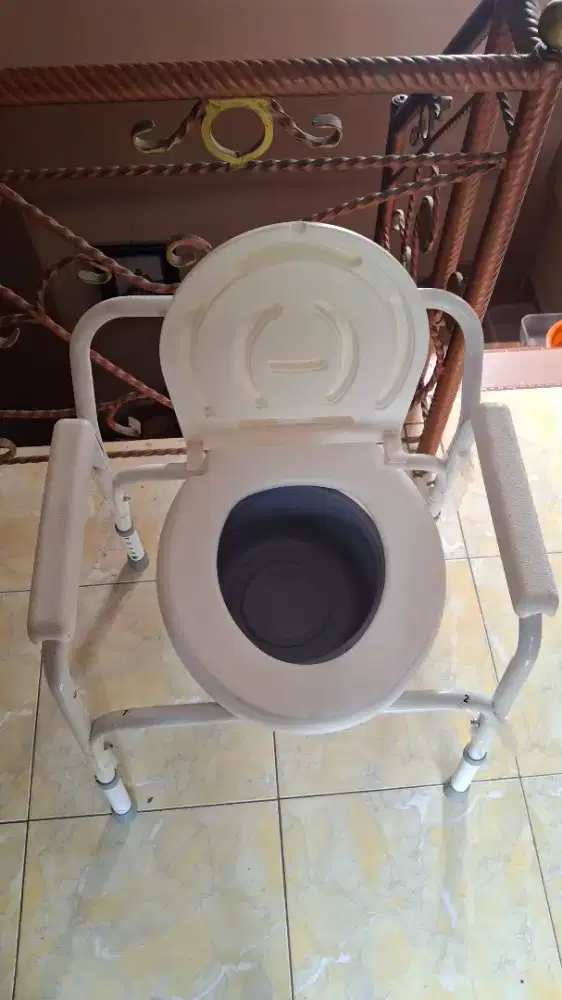 Kursi BAB / Commode Chair OneMed.