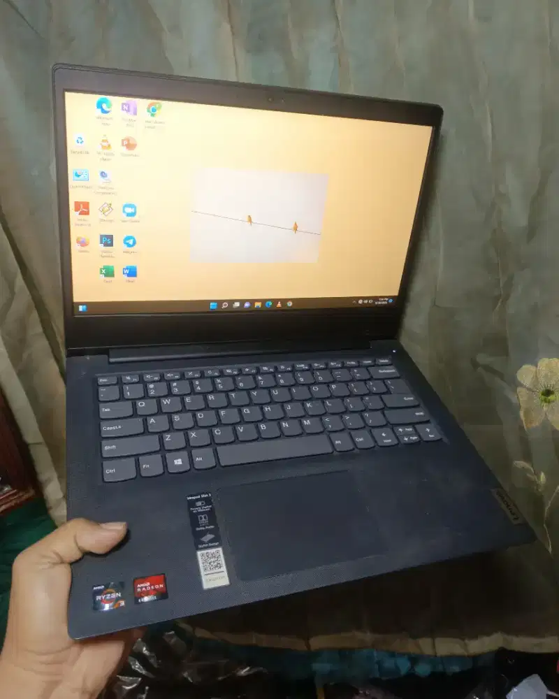 Laptop lenovo ryzen 3