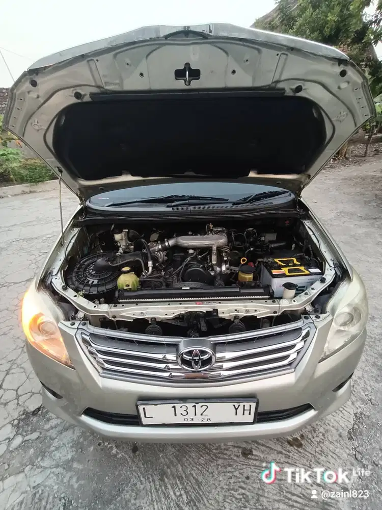 Toyota Grand Innova G 2.5  Matic 2013
