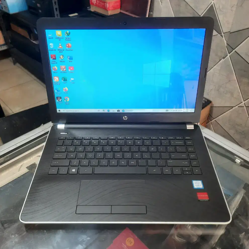 HP 14, Core i5 gen 7, VGA 2GB, RAM 8GB, SSD 256GB, Layar 14 inch