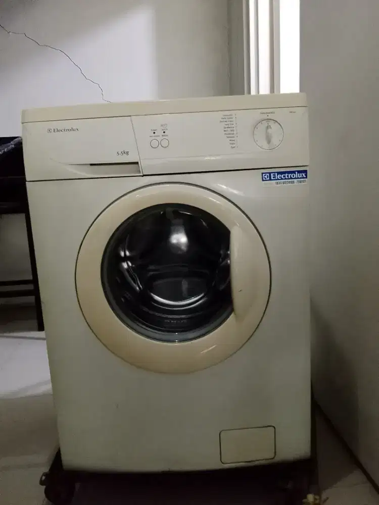 Mesin Cuci Electrolux tabung depan