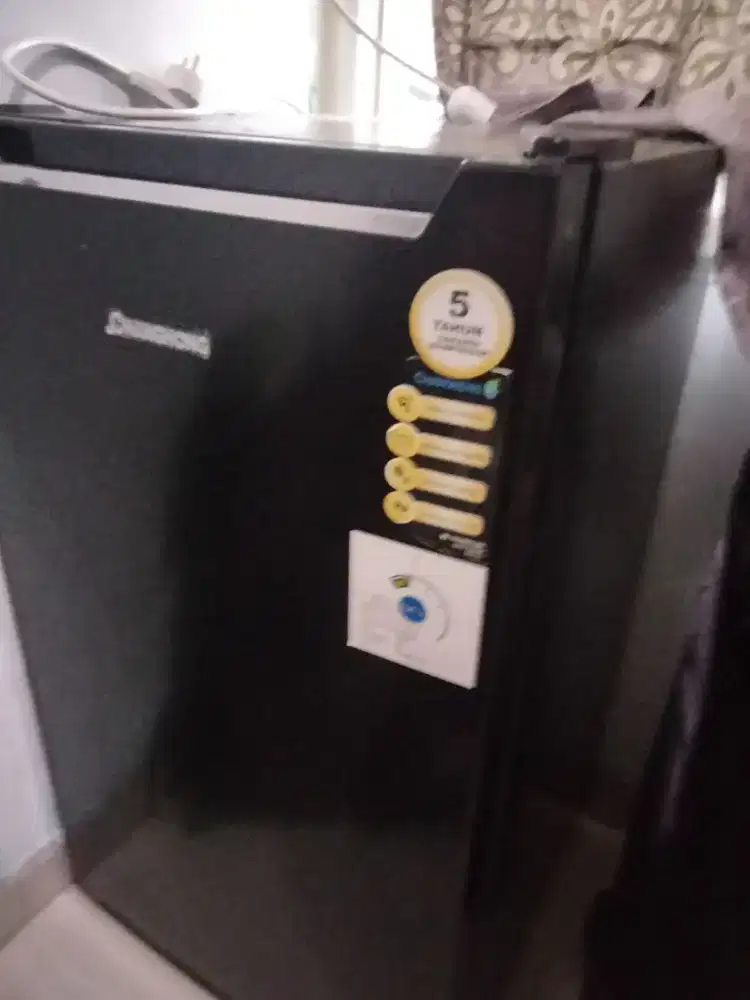 Kulkas mini bekas