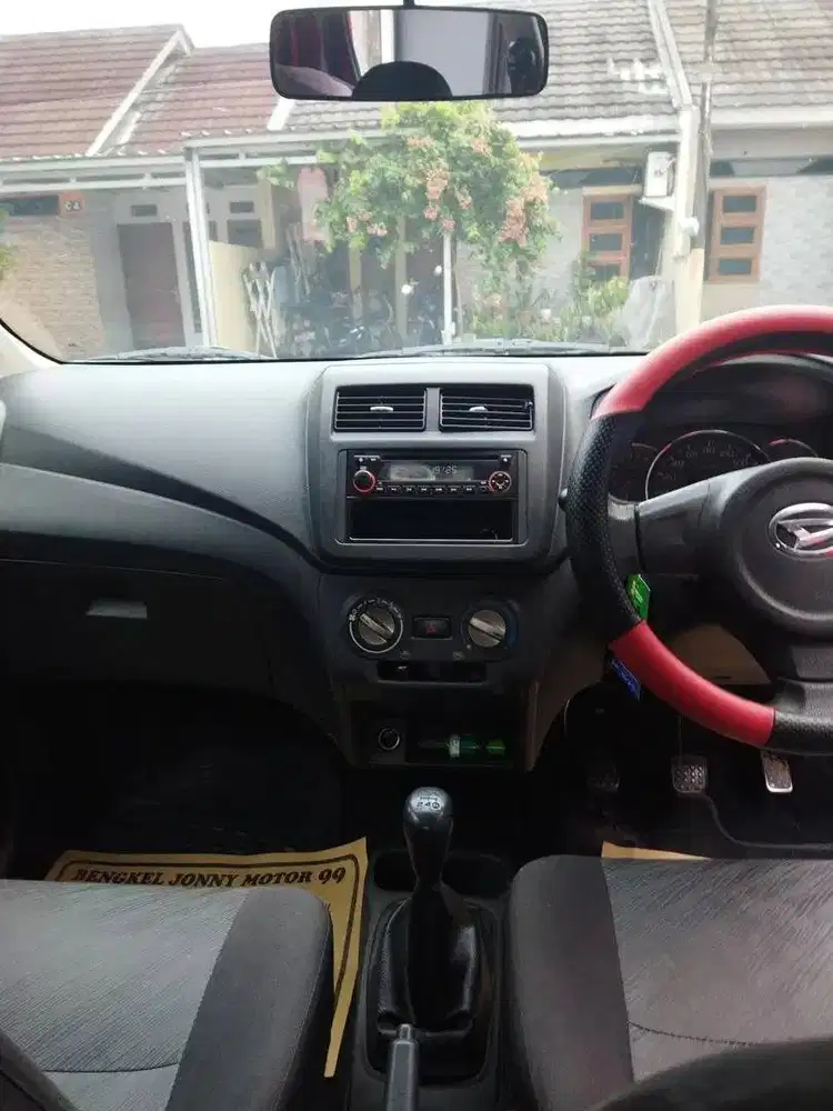 daihatsu ayla (2015)