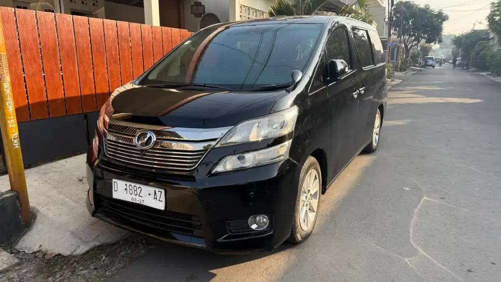 Toyota Vellfire V 2012