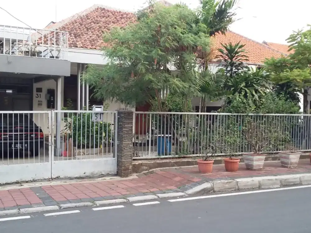DIJUAL RUMAH HITUNG TANAH DEKAT APARTEMEN HARGA MENDEKATI NJOP MENTENG PARK CIKINI KENARI SENEN JAKARTA PUSAT