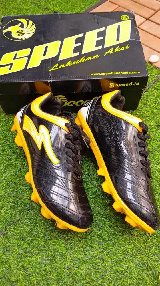 Sepatu bola premium murah