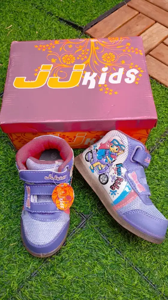 Sepatu anak premium termurah