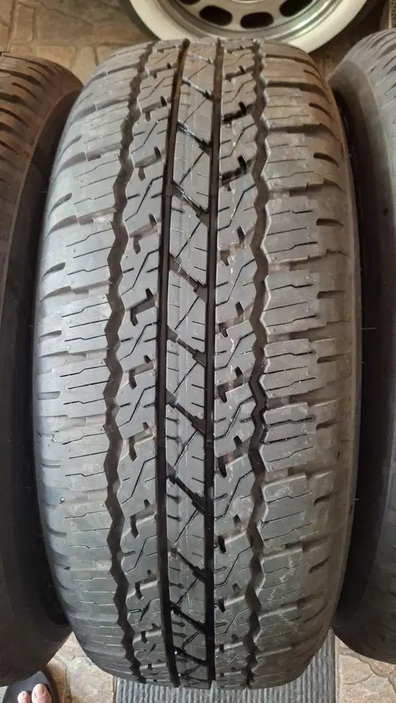 5pc Ban Brigestone dueler AT 265/65r17