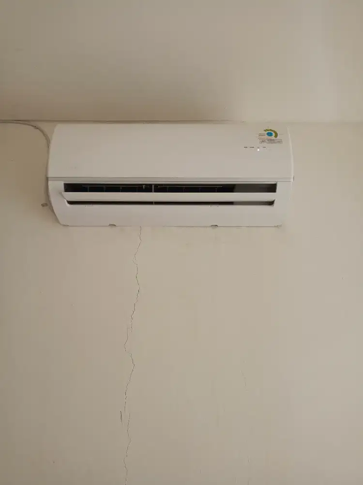 JUAL AC SECOND 1/2 PK MERK MIDEA low watt ( MASIH GARANSI )