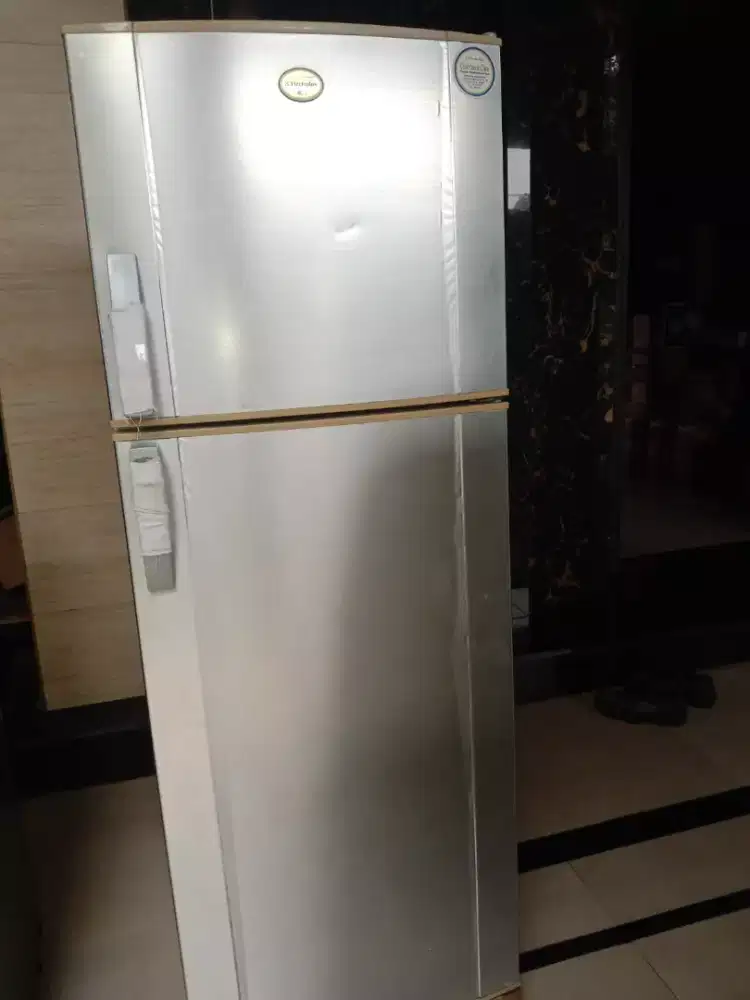 Menerima jual beli kulkas bekas borong atau satuan