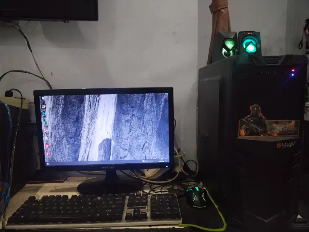 Satu set komputer siap pakai