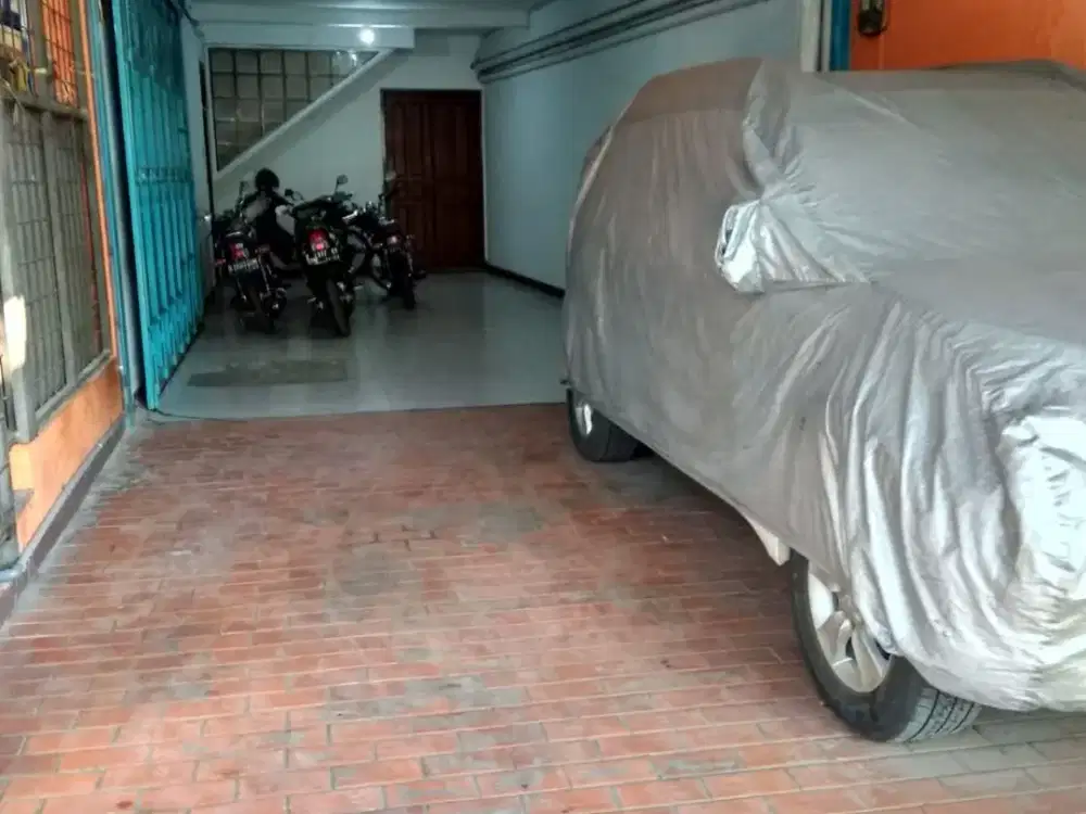 Gudang dan Toko Daerah Holis Raya Area Kain