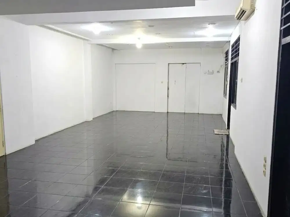 2107. Jual Rumah Komersil Strategis di Surabaya Dukuh Kupang