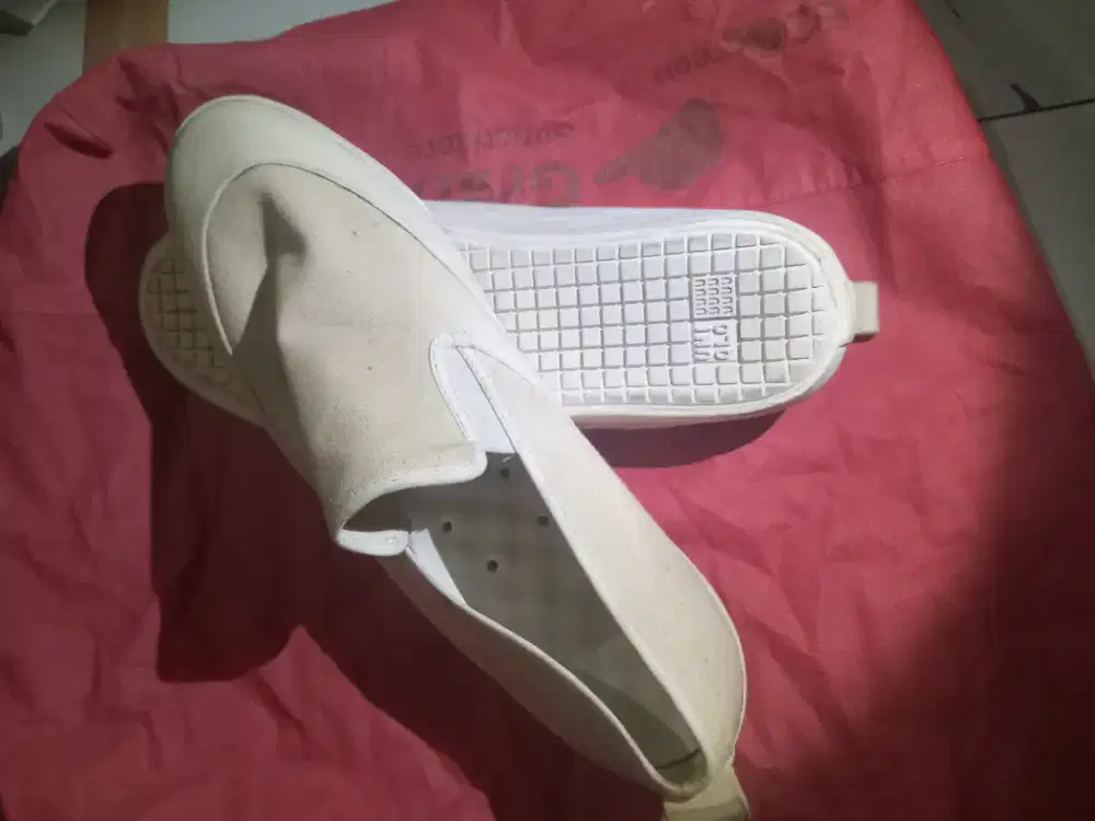 Jual sepatu Uniqlo slip on nomer 45