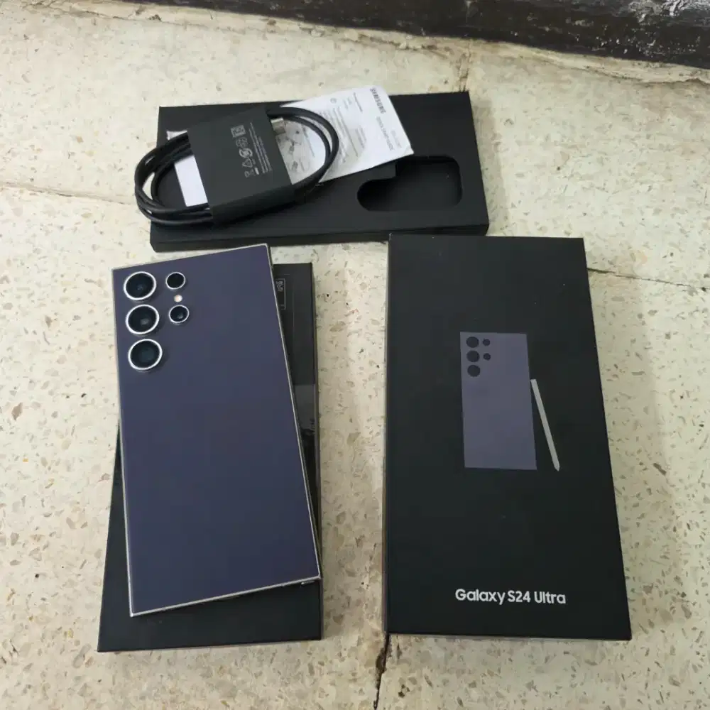 Samsung S24 Ultra 12/512 Gb Resmi Sein Lecet Kecil Pemakaian Wajar