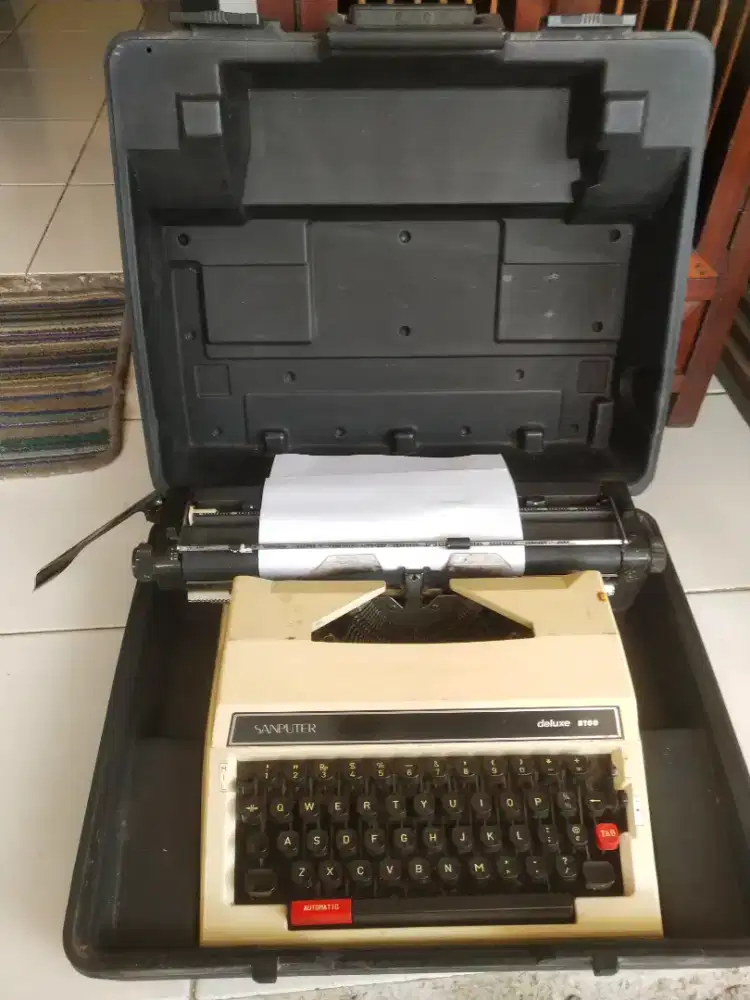 Mesin ketik jadoel... Msh layak pakai