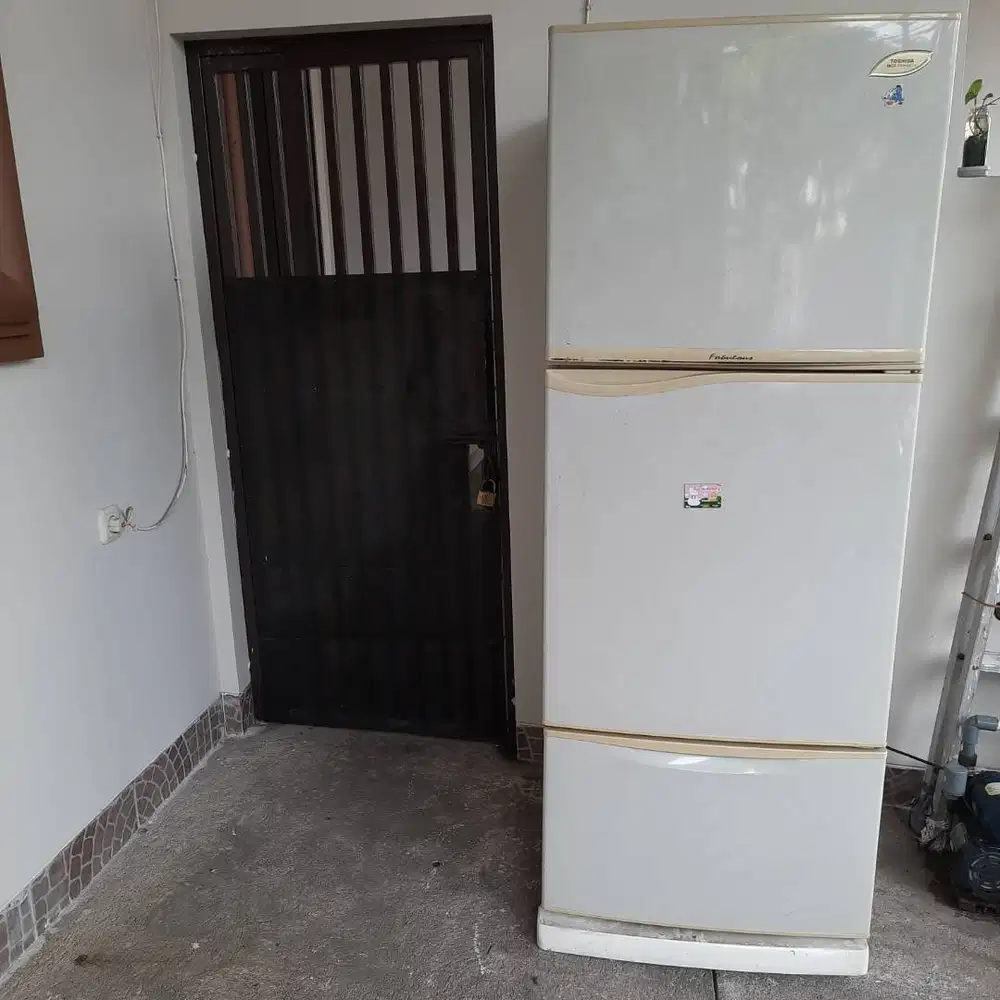 kulkas - TV - dispenser dll jual borongan total 20 pcs barang