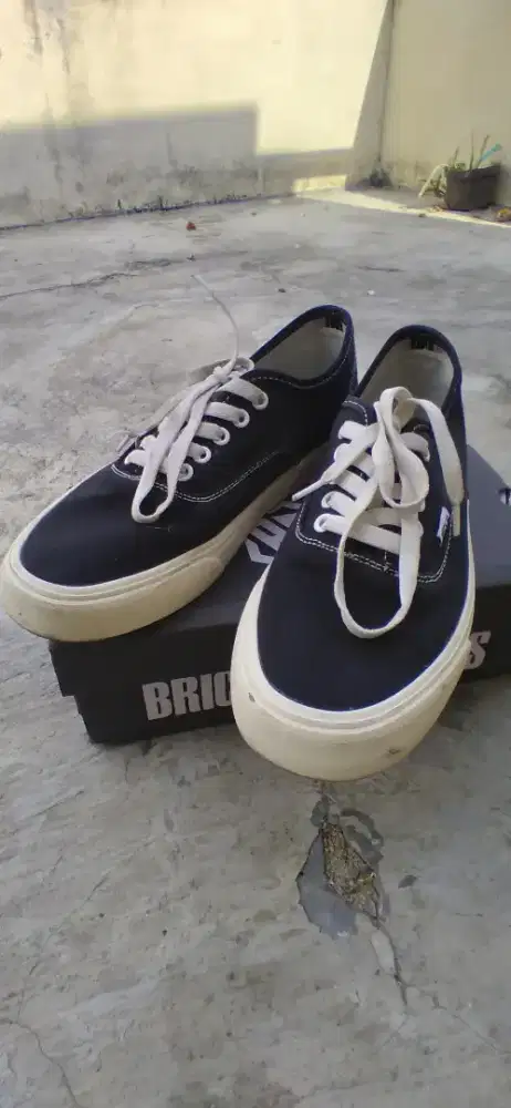 Sepatu bekas BM