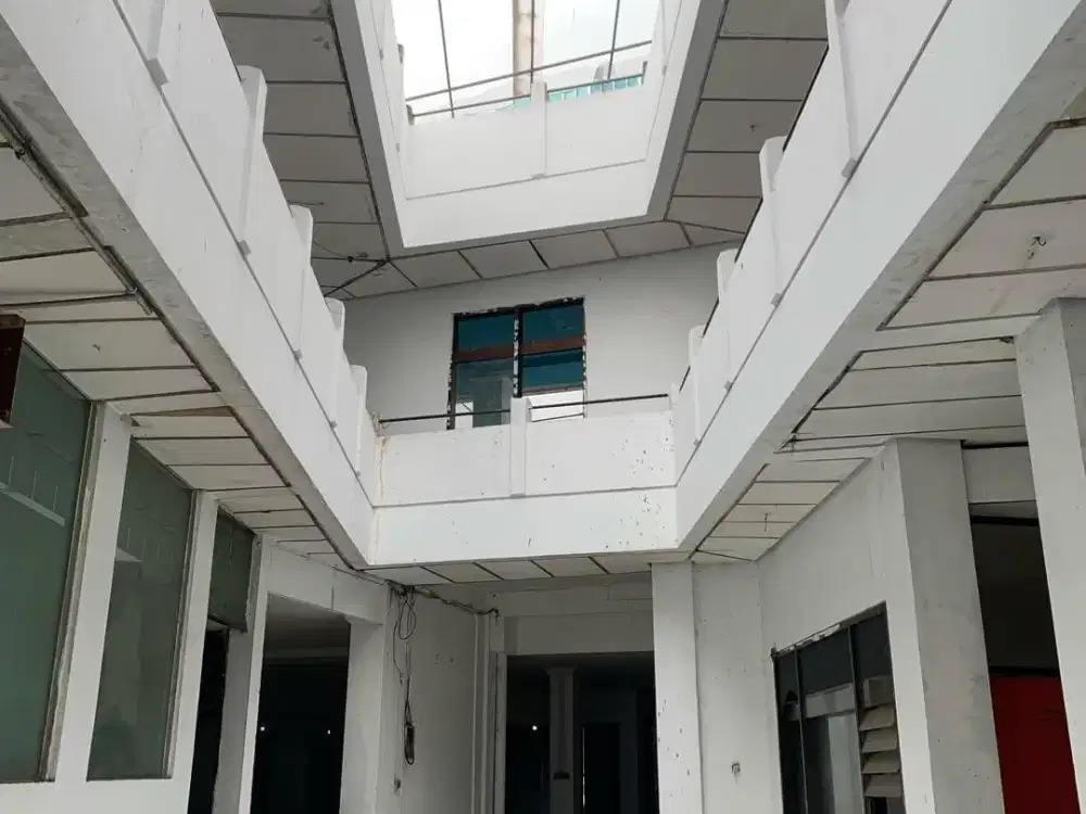TERMURAH DIJUAL RUKO 3 LANTAI COCOK UNTUK SHOWROOM, PERKANTORAN , KLINIK KECANTIKAN LOKASI DI MAINROAD SUDIRMAN BANDUNG
