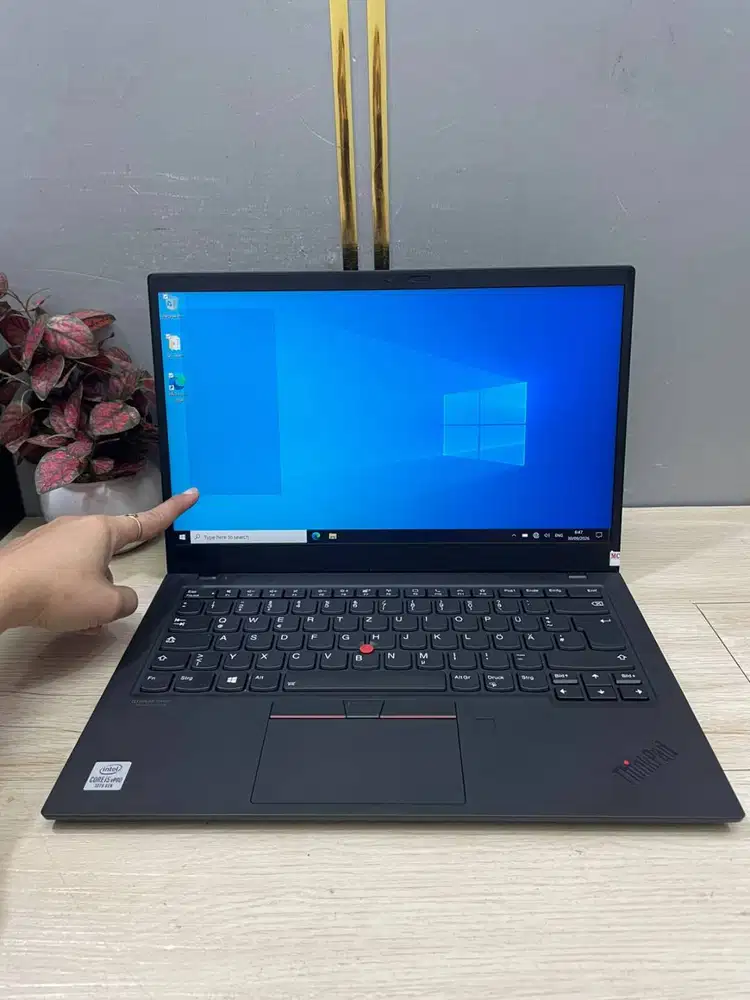 LENOVO THINKPAD X1 CARBON TOUCH CORE I5 GEN10 16/256 LAYAR 14 INCH *ET