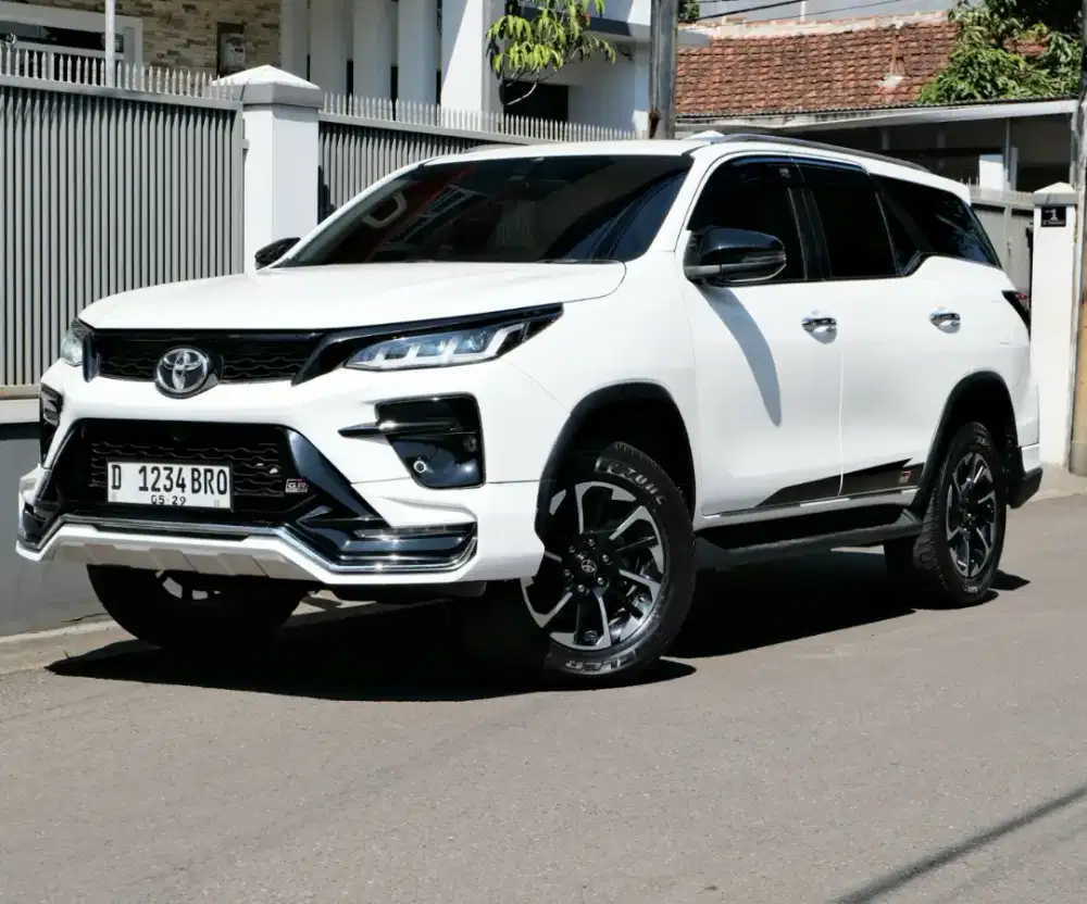 FORTUNER GR SPORT VRZ 2.8 AT 2022 KM 26rb RECORD TOYOTA BANDUNG