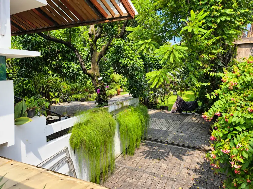 Jual rumah taman yang asri di Antasari Kebayoran Baru.