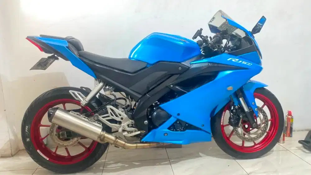 R15 V3 2018 warn biru
