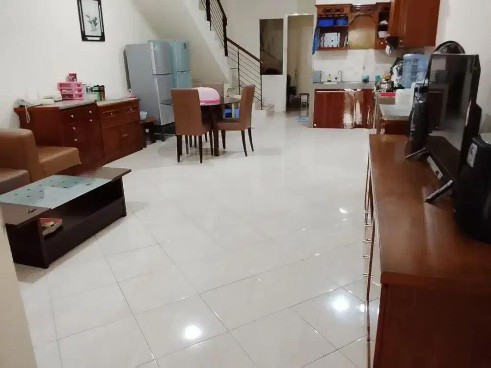 Dijual Rumah Taman Grisenda PIK, Uk. 5x15.5, 4+1 KT, Semi Furnished, SHM, Hadap Utara, Rp 3.5 M Nego