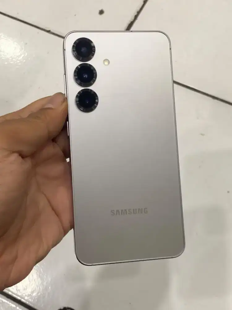 Samsung s25 basic 12/256gb like new
