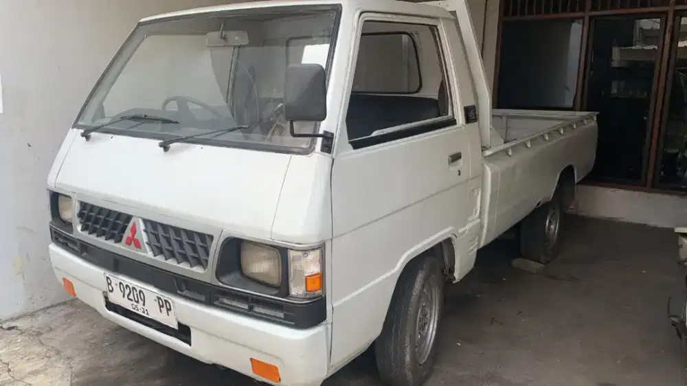 Mitsubishi L300 diesel pick up 2001 bagus siap kerja keluar kota