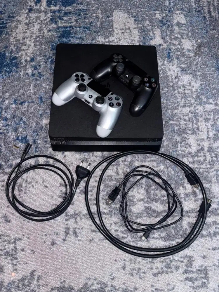 JUAL PS4 SLIM 500GB + 2 STIK ORIGINAL