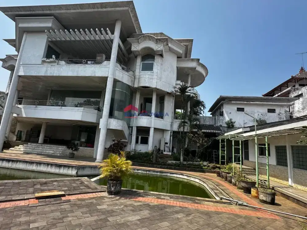 Dijual Rumah Mewah 3 Lantai 5980 M² Dekat Kampus Ma Chung
