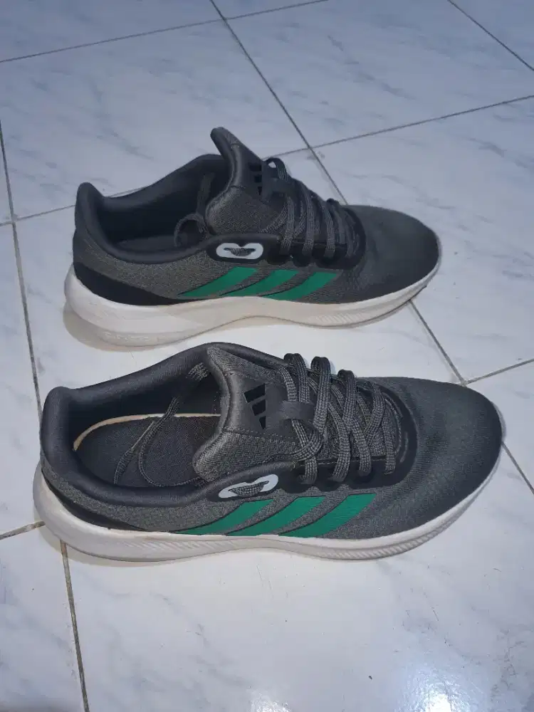 Sepatu Adidas Abu abu Strip Bitu