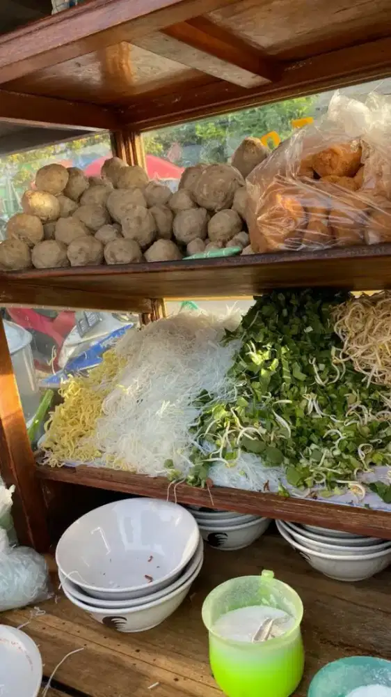 lowongan kerja wanita/dibutuhkan tenaga kerja/f&b/waiter/penjaga toko