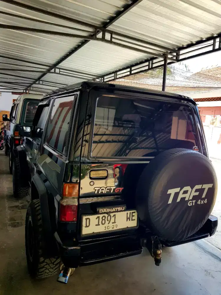 TAFT GT F70 4x4 HITAM
